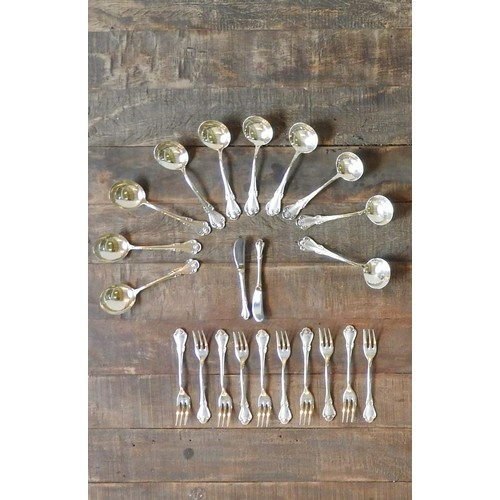 418 - A PERUVIAN SILVER FLATWARE TEN PLACE SETTING SERVICE BY CAMUSSO, all stamped sterling 925, comprisin... 