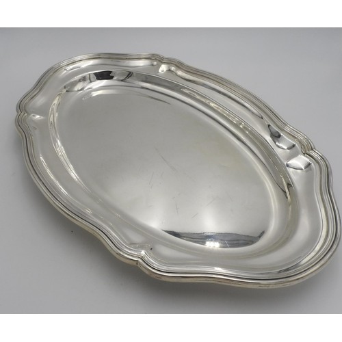 426 - A LARGE PERUVIAN SILVER OVAL PLATTER BY CAMUSSO, 60 X 39 cm, total weight 50 oz, stamped 925