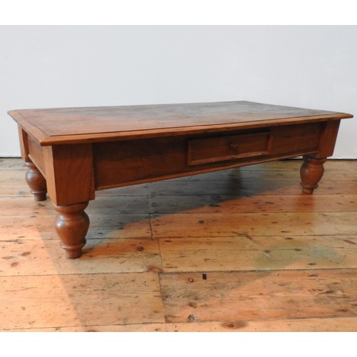 44 - A HARDWOOD COFFEE TABLE ON TURNED FEET WITH TWO DRAWERS, 34  121 x 60 cm