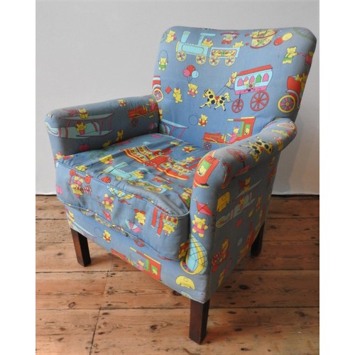 46 - A CHILD'S NURSERY ARMCHAIR UPHOLSTERED WITH TEDDY BEAR PATTERNED FABRIC, 77 x 63 x  51 cm