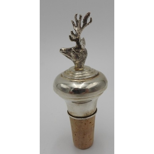 432 - A MAPPIN & WEBB HALLMARK SILVER BOTTLE STOPPER WITH STAG'S HEAD DECORATION, 10 cm high