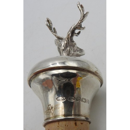 432 - A MAPPIN & WEBB HALLMARK SILVER BOTTLE STOPPER WITH STAG'S HEAD DECORATION, 10 cm high