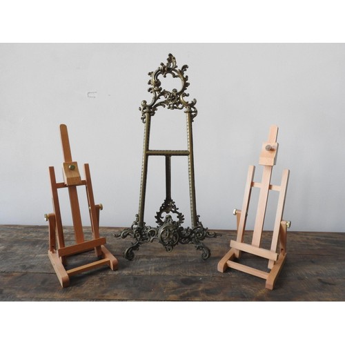 237 - AN ORNATE METAL TABLE TOP EASEL / PICTURE STAND AND TWO WOODEN DESK EASELS