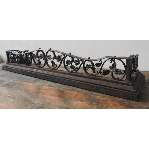 106 - A CAST-IRON ORNATE FOLIATE PATTERN FIRE CURB