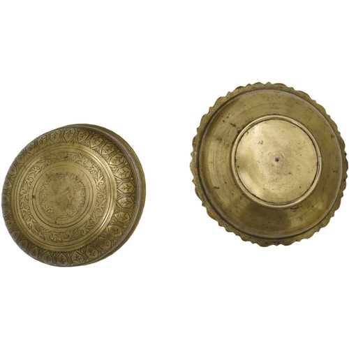 371 - TWO ISLAMIC BRASS BOWLS19TH CENTURY OR EARLIERone engraved with bands of scrolling foliage, the othe... 