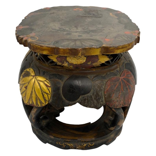 97 - JAPANESE LACQUER STANDMEIJI PERIOD (1868-1912)of naturalistic form29cm wide, 25cm high... 