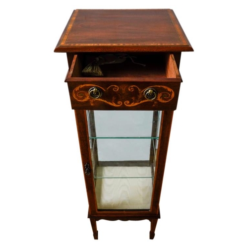 35 - SMALL EDWARDIAN MAHOGANY AND INLAID DISPLAY CABINETCIRCA 1910the crossbanded top above one frieze dr... 