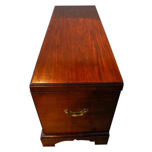 48 - GEORGE III MAHOGANY TRUNKMID 18TH CENTURYwith brass side carrying handles, the hinged top with a mou... 