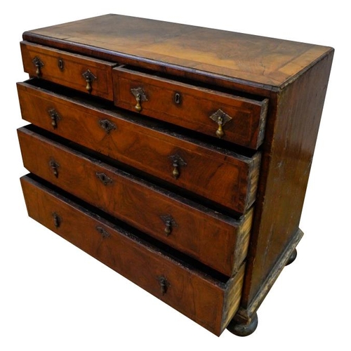 56 - QUEEN ANNE WALNUT AND FEATHER BANDED CHEST OF DRAWERS18TH CENTURYthe rectangular caddy moulded top a... 