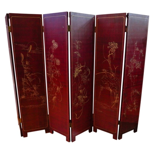 98 - RED LACQUER SIX-FOLD SCREENEARLY 20TH CENTURYwith gilt chinoiserie decorationeach fold, 40cm wide, 1... 