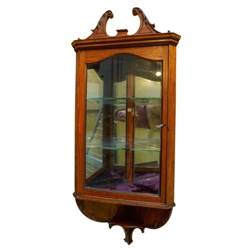 67 - PAIR OF EDWARDIAN SATINWOOD HANGING CORNER CABINETSCIRCA 1910in the George III style, the broken swa... 