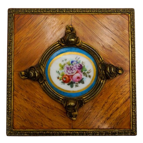 441 - A FRENCH PARQUETRY BOX, the lid mounted with a floral porcelain plaque in the manner of Sevres, with... 