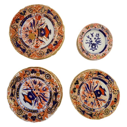 197 - PART ENGLISH IMARI PATTERN DINNER SERVICE EARLY 19TH CENTURYcompromising six dinner plates, five sid... 