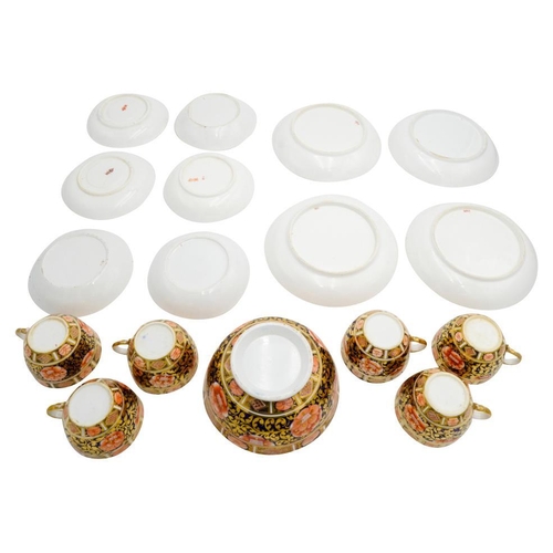 199 - ENGLISH PORCELAIN IMARI PATTERN PART TEA SERVICEEARLY 19TH CENTURY comprising six cups & saucers... 