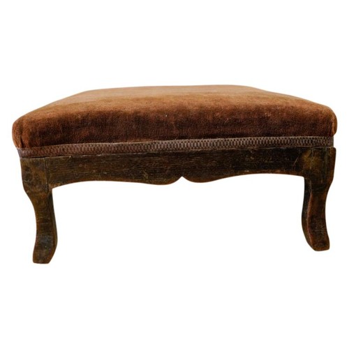 89 - GEORGE II STYLE MAHOGANY FOOT STOOL19TH CENTURYthe padded seated raised on shell carved cabriole leg... 