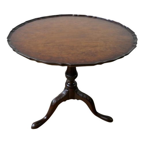 91 - GEORGE III STYLE MAHOGANY TRIPOD TABLE19TH CENTURYthe circular top with a piecrust edge, raised on a... 