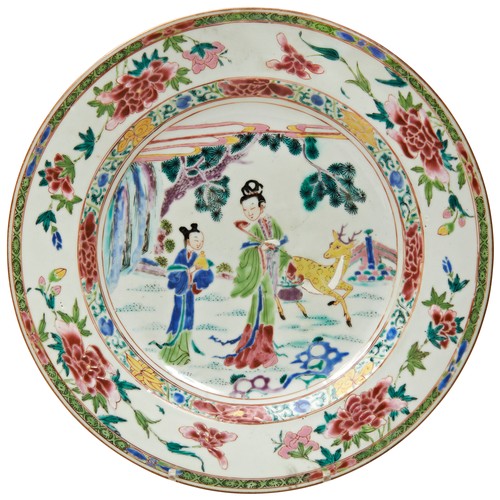 11 - LARGE CHINESE FAMILLE ROSE ENAMEL DISHQIANLONG PERIOD CIRCA 1740decorated in brightly coloured ename... 