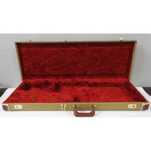 87 - A FENDER STYLE CLASSIC FABRIC AND FAUX LEATHER GUITAR CASE