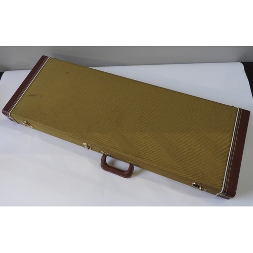 87 - A FENDER STYLE CLASSIC FABRIC AND FAUX LEATHER GUITAR CASE