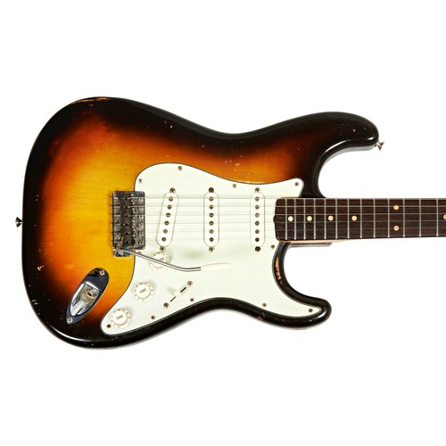 84 - A FENDER STRATOCASTER SUNBURST, 1960, SERIAL NUMBER 4628398cm x 32cm This is a classic example of th... 