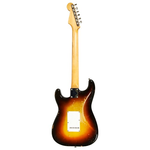 84 - A FENDER STRATOCASTER SUNBURST, 1960, SERIAL NUMBER 4628398cm x 32cm This is a classic example of th... 