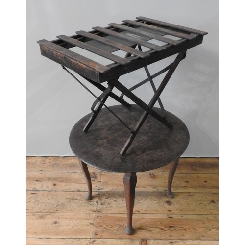 12 - AN OCCASIONAL TABLE WITH BARREL LID TOP AND A FOLDING LUGGAGE RACK