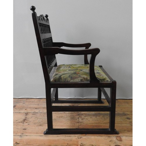 5 - AN 18TH CENTURY OAK WESTMORELAND LAWN CHAIR, 89 x 59 x 49cm, with a two tier back with turned spindl... 