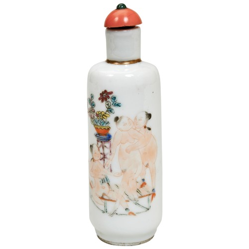 189 - FINE FAMILLE ROSE 'EROTIC' SNUFF BOTTLEJIAQING / DAOGUANG PERIOD the cylindrical sides finely decora... 