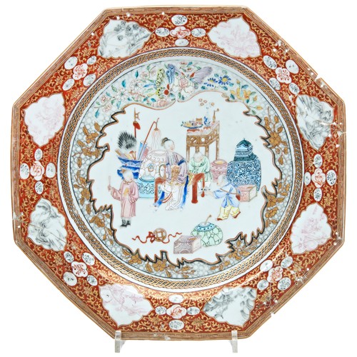 153 - FINE FAMILLE ROSE ENAMEL OCTAGONAL DISH YONGZHENG PERIOD (1723-1735)finely decorated with an elegant... 