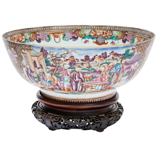 179 - LARGE CHINESE 'MANDARIN-PALETTE' PUNCH BOWL QIANLONG PERIOD (1736-1795)painted with four panels of C... 