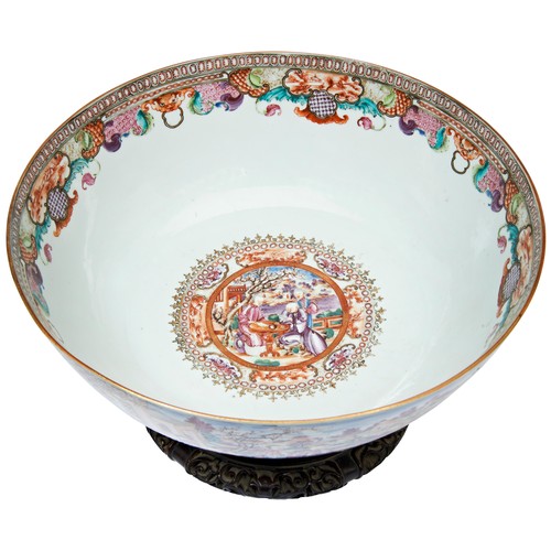 179 - LARGE CHINESE 'MANDARIN-PALETTE' PUNCH BOWL QIANLONG PERIOD (1736-1795)painted with four panels of C... 