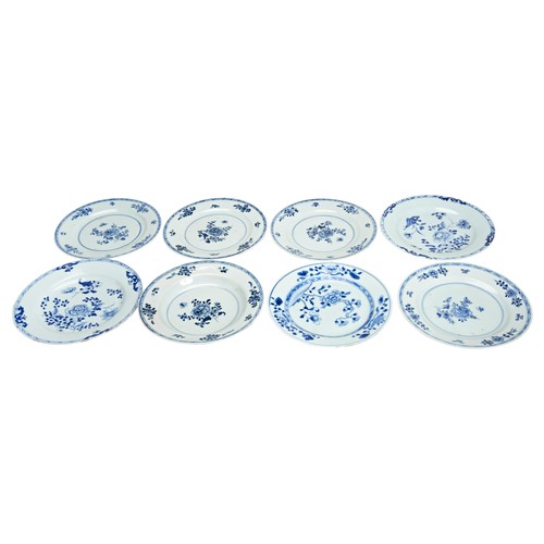 62 - SET OF EIGHT CHINESE EXPORT BLUE AND WHITE PLATESQING DYNASTY, 18TH CENTURYpainted in tones of under... 