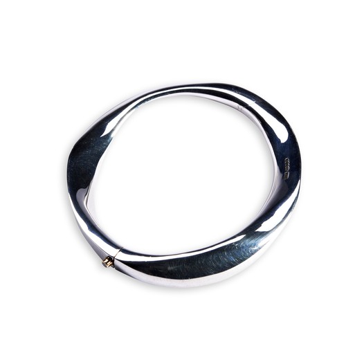 115 - A CONTEMPORARY EDINBURGH SILVER BANGLEA contemporary silver bangle in a twisted freeform design with... 