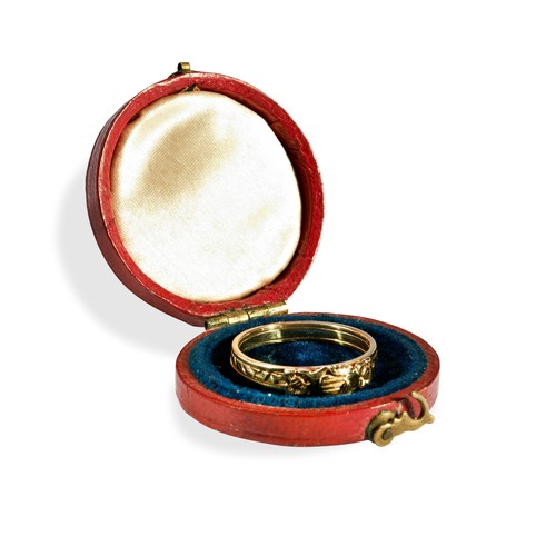 34 - A GEORGIAN FEDE RING Circa 1780-1800 the central band set with clasped hands opening to reveal doubl... 