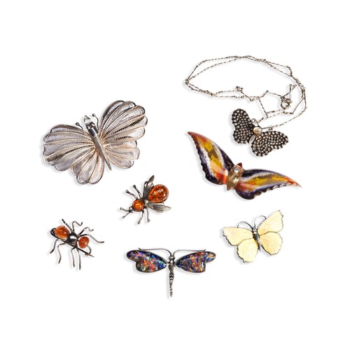 91 - A COLLECTION OF INSECT JEWELLERYIncluding a cream enamel butterfly brooch marked sterling. A large w... 