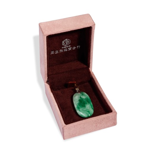 97 - A JADEITE OVAL PENDANT on a white metal pendant stamped 750. Measures 34mm x 17mm, total drop with b... 