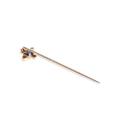 63 - A SAPPHIRE AND DIAMOND TIE PIN, CIRCA 1890 the cushion-cut sapphire, collet set with four cushion-cu... 