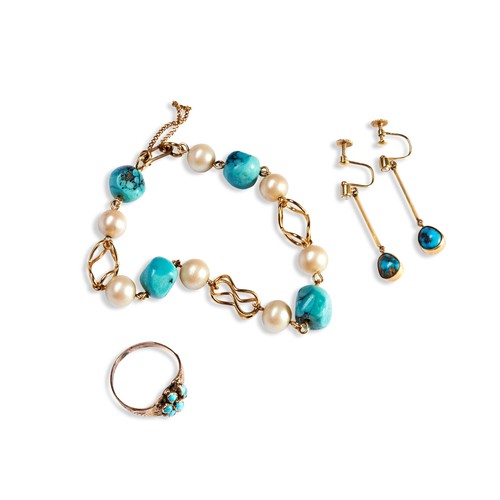 128 - A COLLECTION OF TURQUOISE JEWELLERY to include a tumbled turquoise and cultured pearl bracelet with ... 