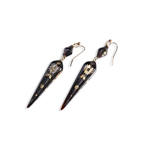 129 - A PAIR OF VICTORIAN PIQUE WORK EARRINGS, CIRCA 1880 AND A VICTORIAN HORN AND PIQUE WORK BROOCH, CIRC... 