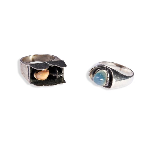 159 - A CRYSTAL AND SILVER RING BY THOR ZELTZER the cabochon-cut crystal within silver and concave bezel o... 