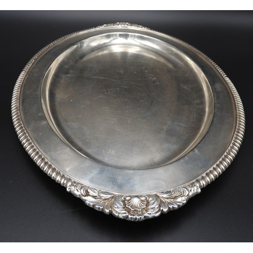 457 - AN AMERICAN STERLING SILVER OVAL SERVING PLATTER, with Acanthus decoration to each end, stamped 'Ste... 