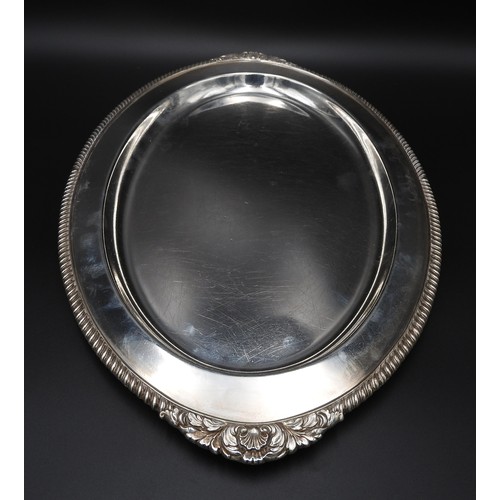 458 - AN AMERICAN OVAL STERLING SILVER SEVING PLATTER, with Acanthus decoration to the ends, stamped 'Ster... 