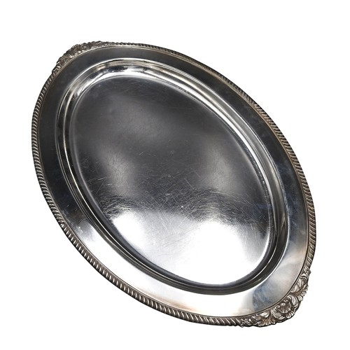 458 - AN AMERICAN OVAL STERLING SILVER SEVING PLATTER, with Acanthus decoration to the ends, stamped 'Ster... 