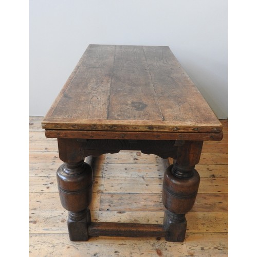 95 - CHARLES I OAK DRAW-LEAF TABLE, circa 1630