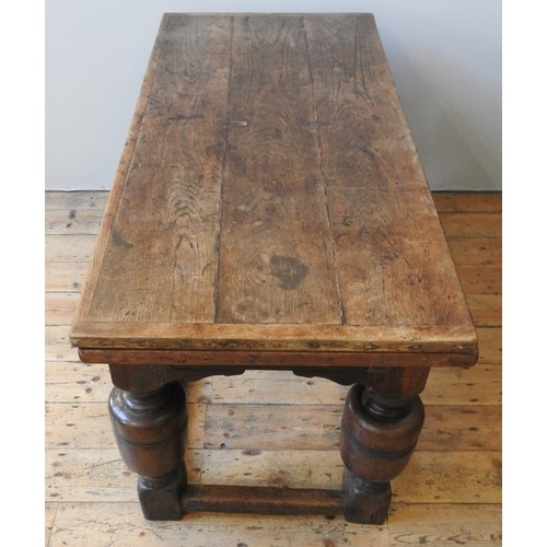 95 - CHARLES I OAK DRAW-LEAF TABLE, circa 1630