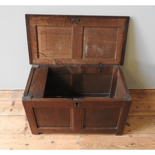 99 - AN EARLY 17TH CENTURY CHILD'S CHEST, circa 1600-1620, 46 x 81 x 42cm