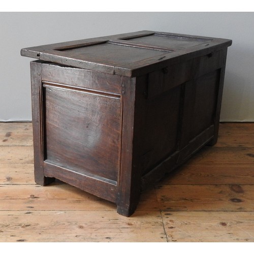 99 - AN EARLY 17TH CENTURY CHILD'S CHEST, circa 1600-1620, 46 x 81 x 42cm