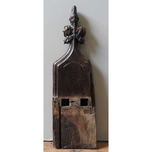 105 - AN ENGLISH MEDIEVAL POPPY HEAD BENCH END, Suffolk 15th century