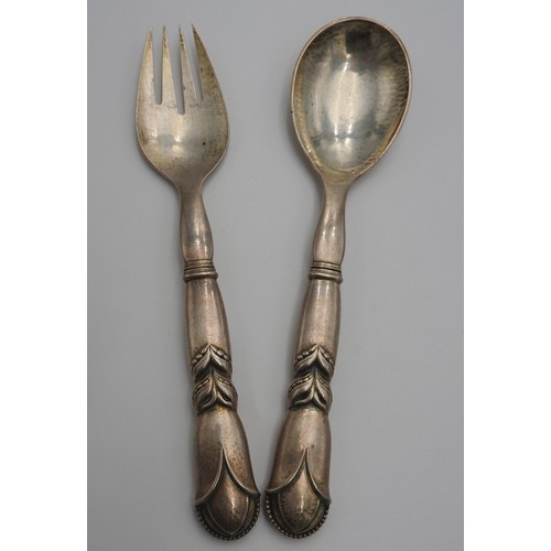 461 - A GEORG JENSEN STERLING SILVER PATTERN 57 SALAD SERVING SET, comprising of serving spoon and serving... 