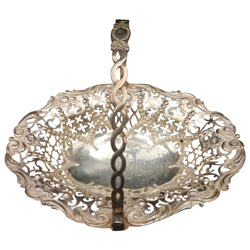 449 - A GEORGIAN SILVER PIERCED BON BON DISH, with swing handle, London 1767, maker's mark R.M, 5.5 oz